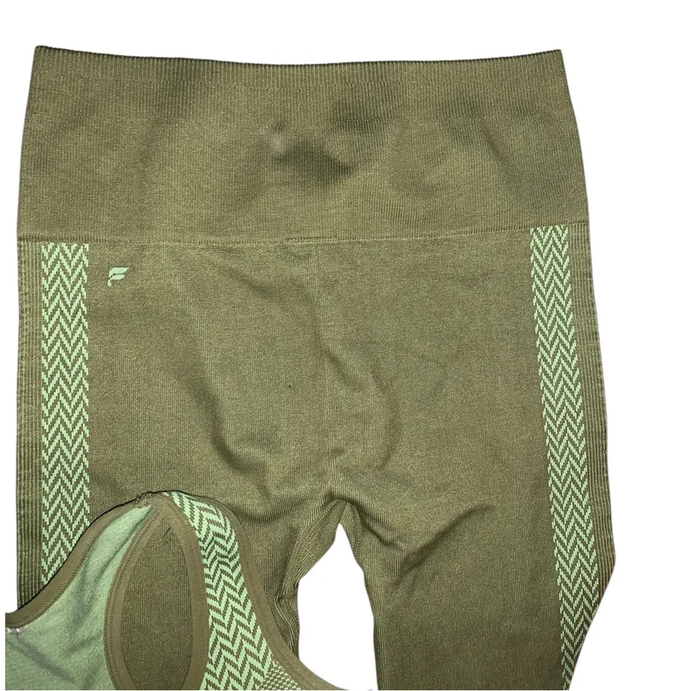 Fabletics Women's Rare Active Set - Picture 3 of 9